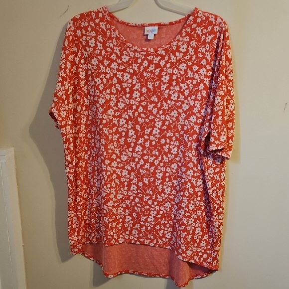 LuLaRoe Tops - Lularoe Coral and White Floral Short Sleeve High Low Tunic Top. In EUC